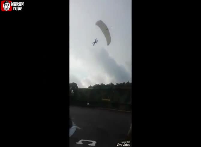 Video :Dominican Republic - a skydiver's horrifying and deadly landing